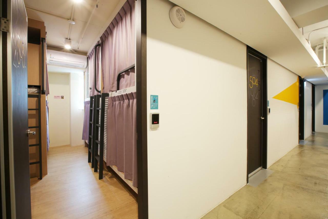 Loosha Hostel Тайчжун Экстерьер фото