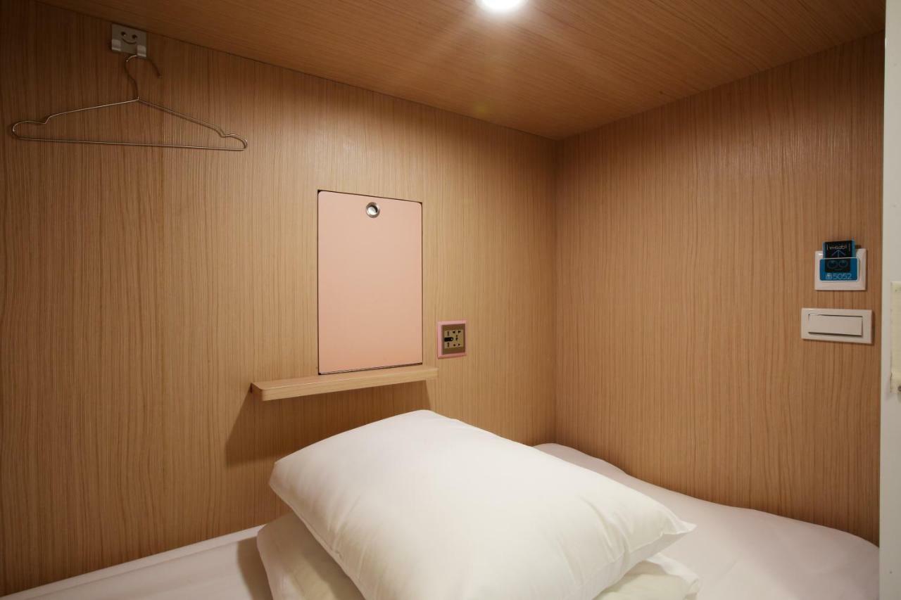 Loosha Hostel Тайчжун Экстерьер фото