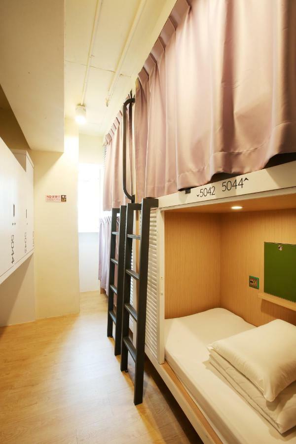 Loosha Hostel Тайчжун Экстерьер фото