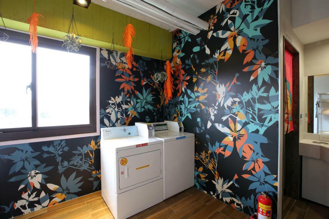 Loosha Hostel Тайчжун Экстерьер фото