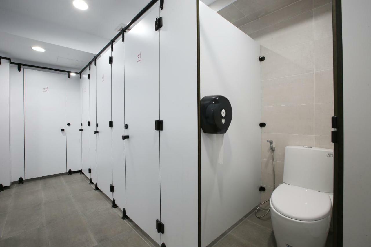 Loosha Hostel Тайчжун Экстерьер фото