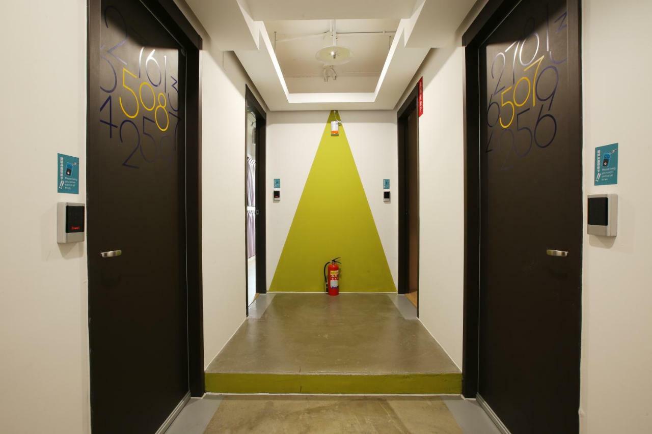 Loosha Hostel Тайчжун Экстерьер фото